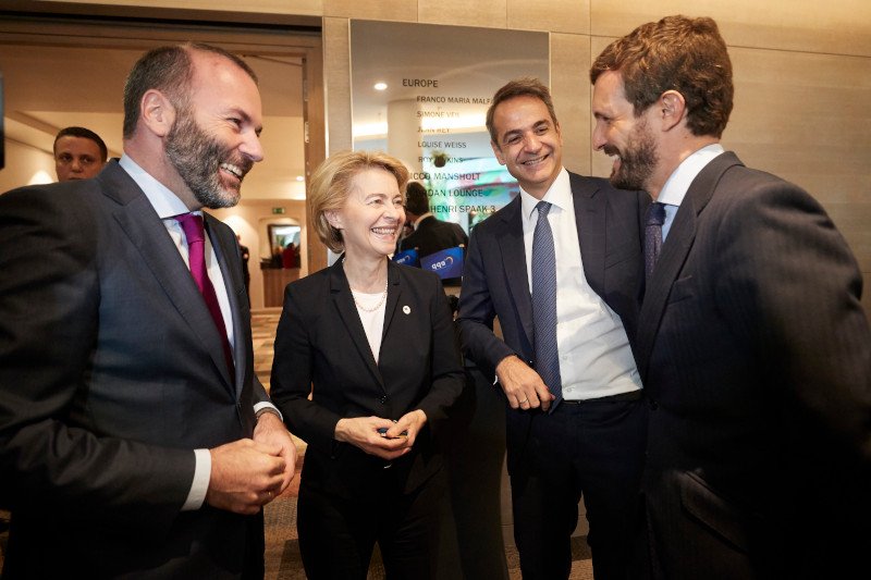 Ο Πρωθυπουργός με ευρωπαίους ηγέτες στο ΕΛΚ