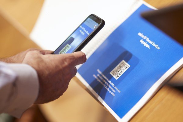 Ο κώδικας QR με τον οποίο ο Πρωθυπουργός είχε τη δυνατότητα να παρακολουθήσει το βίντεο που τα στελέχη της ΟΝΝΕΔ δημιούργησαν για τη χρονιά αυτή.