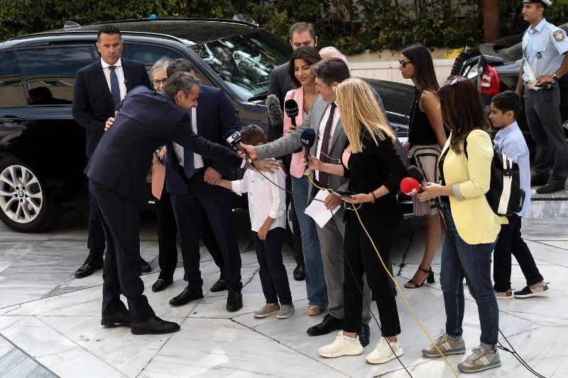 Ο Κυριάκος Μητσοτάκης με τους δημοσιογράφους 17-7-2019