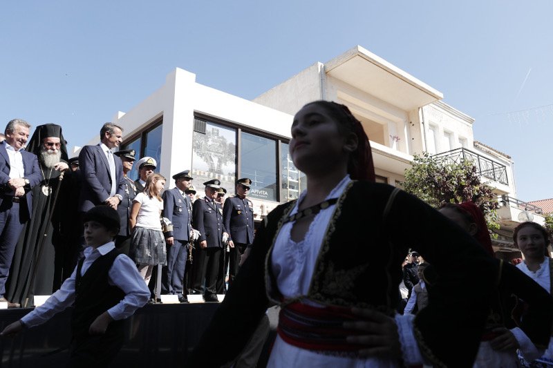 Ο πρωθυπουργός, Κυριάκος Μητσοτάκης στην εξέδρα των επισήμων