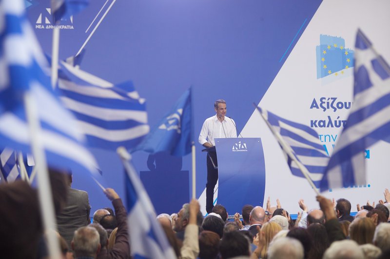 Μεγάλη προσέλευση του κόσμου στην ομιλία του Κυριάκου Μητσοτάκη στην Πάτρα