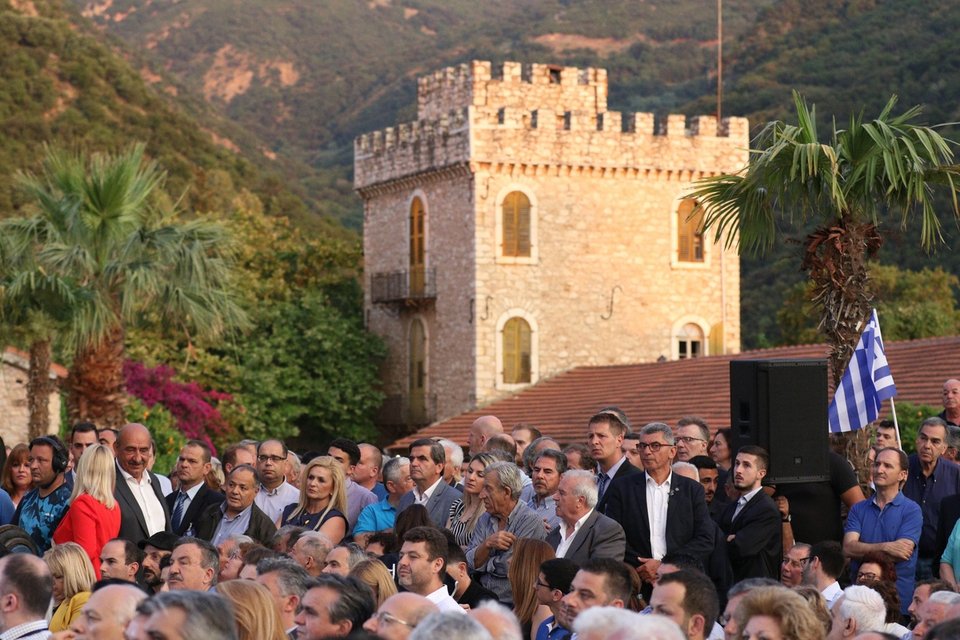 Κόσμος στην ομιλία Μητσοτάκη στην Πάτρα