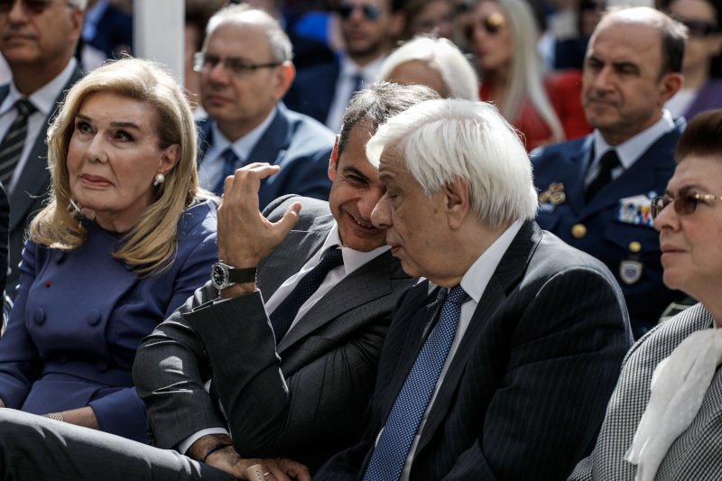«Πηγαδάκι» του πρωθυπουργού με τον Προκόπη Παυλόπουλο