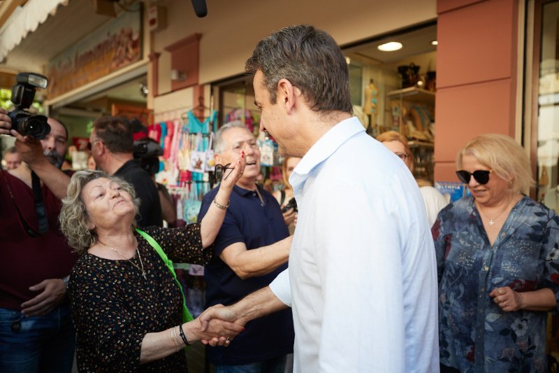 Ο Κυριάκος Μητσοτάκης συνομίλησε με πολίτες