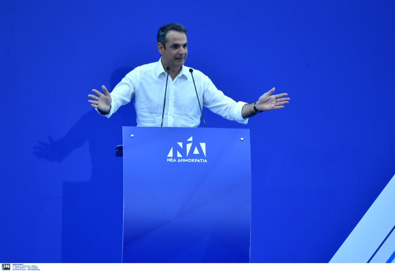 Ο Κυριάκος Μητσοτάκης μιλά στο Περιστέρι