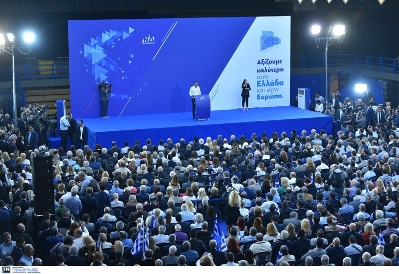 Γεμάτο το κλειστό γήπεδο στο Περιστέρι