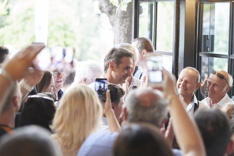 Περιοδεία του Κυριάκου Μητσοτάκη στην Πετρούπολη