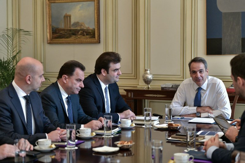 Ο πρωθυπουργός με την υπουργό Ψηφιακής Διακυβέρνησης, Κυριάκο Πιερρακάκη