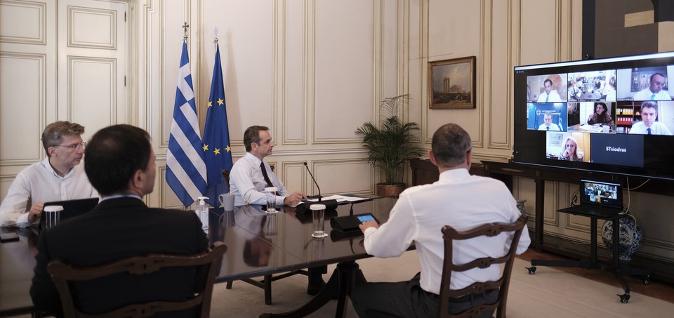 Στιγμιότυπο από την τηλεδιάσκεψη στο Μέγαρο Μαξίμου για τα επιπλέον μέτρα για τον Πολιτισμό