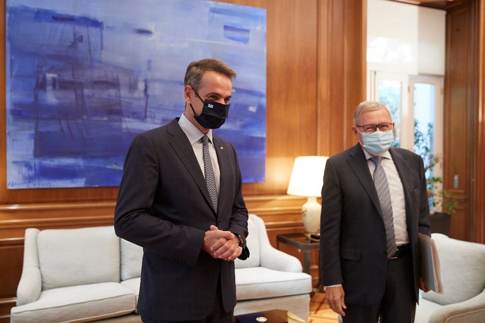 Μητσοτάκης και Ρέγκλινγκ συζητούν -Φωτογραφία: ΓτΠ/Δημήτρης Παπαμήτσος