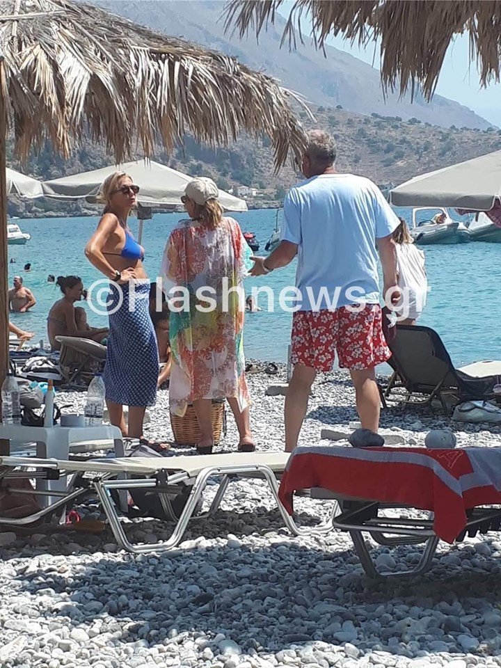 Και η Μαρέβα Μητσοτάκη στην παραλία
