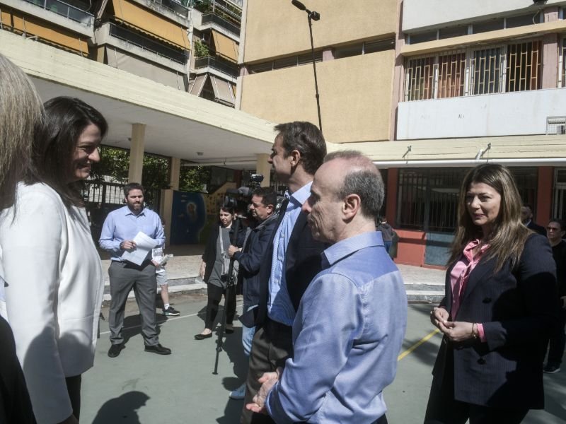 Ο πρωθυπουργός Κυριάκος Μητσοτάκης, η Νίκη Κεραμέως και η Σοφία Ζαχαράκη