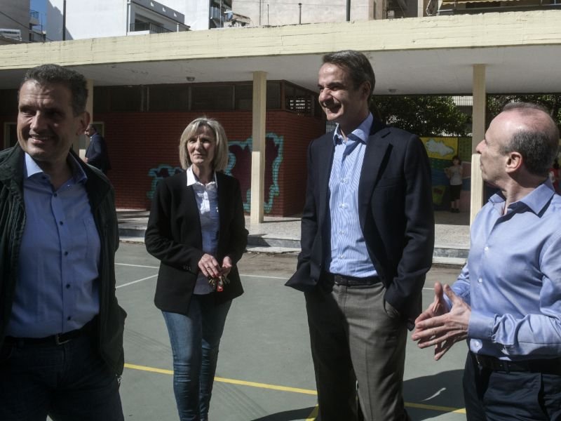Ο πρωθυπουργός στο 2ο Δημοτικό Καλλιθέας