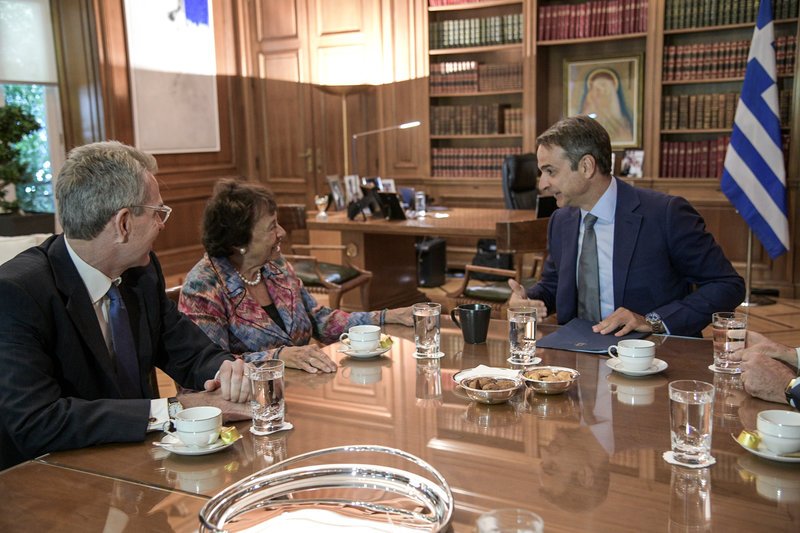 Ο Κυριάκος Μητσοτάκης με τη Nita Lowey και τον Τζέφρι Πάιατ 