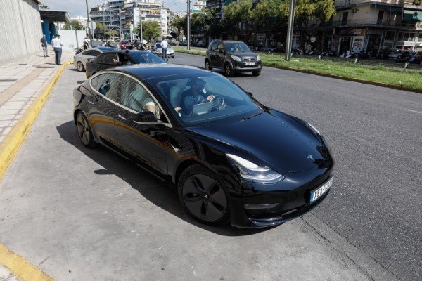 Ο Κυριάκος Μητσοτάκης με τελευταίας τεχνολογίας ηλεκτροκίνητο Tesla -Οδήγησε ο ίδιος  [εικόνες] -Φωτογραφία: EUROKINISSI/ΓΙΩΡΓΟΣ ΚΟΝΤΑΡΙΝΗΣ