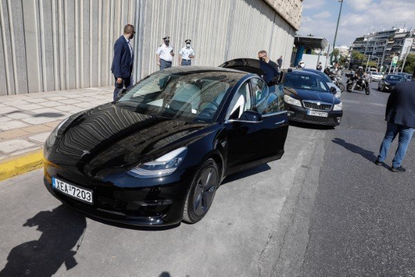  Ο Κυριάκος Μητσοτάκης με τελευταίας τεχνολογίας ηλεκτροκίνητο Tesla -Οδήγησε ο ίδιος  [εικόνες] -Φωτογραφία: EUROKINISSI/ΓΙΩΡΓΟΣ ΚΟΝΤΑΡΙΝΗΣ 
