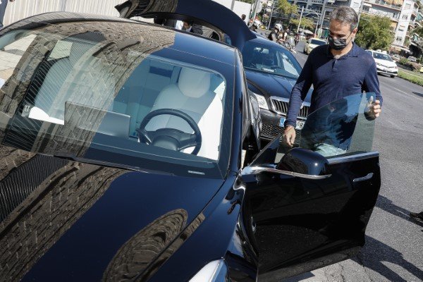 Ο Κυριάκος Μητσοτάκης με τελευταίας τεχνολογίας ηλεκτροκίνητο Tesla -Οδήγησε ο ίδιος  [εικόνες] -Φωτογραφία: EUROKINISSI/ΓΙΩΡΓΟΣ ΚΟΝΤΑΡΙΝΗΣ