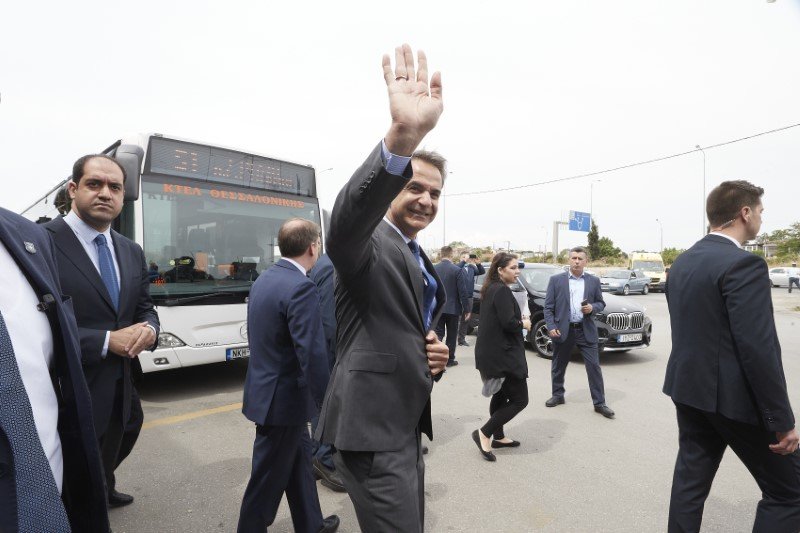 Ο Κ. Μητσοτάκης χαιρετά τους πολίτες της Θεσσαλονίκης
