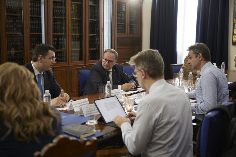Ο Κ. Μητσοτάκης με τον περιφερειάρχη Απ. Τζιτζικώστα -Φωτογραφία: ΓτΠ/Δημήτρης Παπαμήτσος