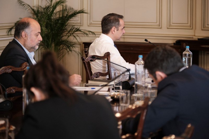 Σε εξέλιξη σύσκεψη στο Μέγαρο Μαξίμου για τον κορωνοϊό