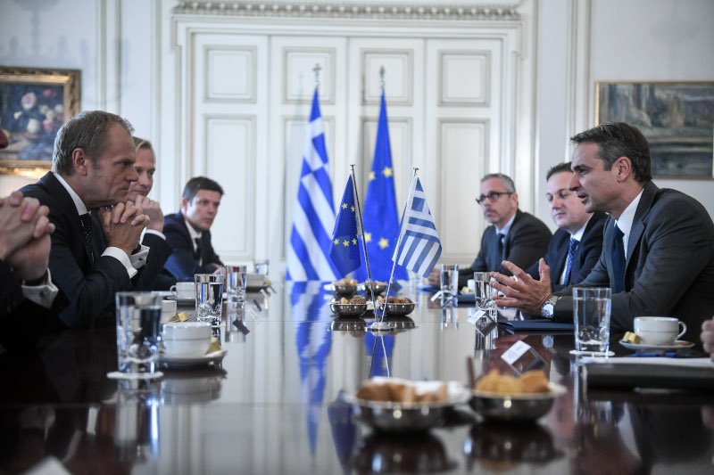 Μητσοτάκης και Τουσκ συζήτησαν για τα θέματα που θα απασχολήσουν το Ευρωπαϊκό Συμβούλιο / Φωτογραφία: EUROKINISSI