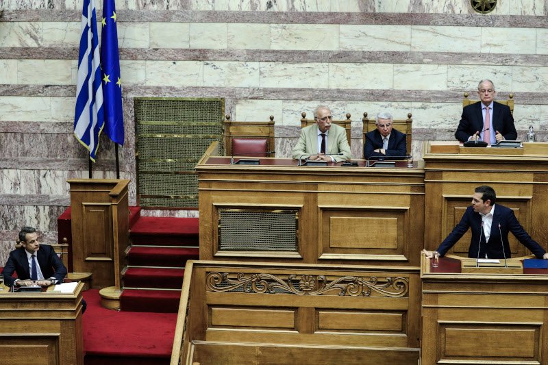 Κυριάκος Μητσοτάκης και Αλέξης Τσίπρας από την κόντρα τους το Σάββατο στη Βουλή
