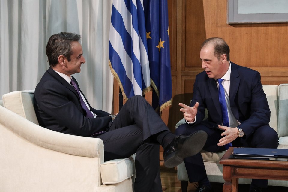 Ο Κυρ. Μητσοτάκης με τον Κυρ. Βελόπουλο