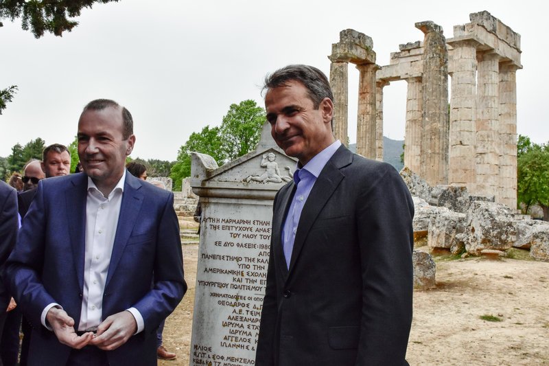 Ο πρόεδρος της ΝΔ με τον υποψήφιο του Ευρωπαϊκού Λαϊκού Κόμματος για την προεδρία της Κομισιόν