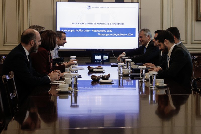 Η συνάντηση του Πρωθυπουργού με την ηγεσία του υπουργείου Αγροτικής Ανάπτυξης/ Φωτογραφία: EUROKINISSI/ΓΙΩΡΓΟΣ ΚΟΝΤΑΡΙΝΗΣ