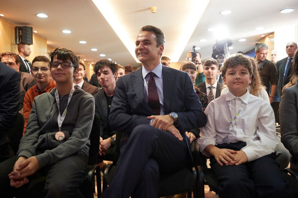 Μητσοτάκης στους νικητές της Ολυμπιάδας Ρομποτικής: «Μάθατε να σκέφτεστε έξω από το κουτί»
