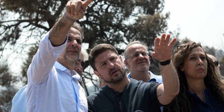 Ο Νίκος Χαρδαλιάς με τον πρωθυπουργό, EUROKINISSI/ΜΙΧΑΛΗΣ ΚΑΡΑΓΙΑΝΝΗΣ