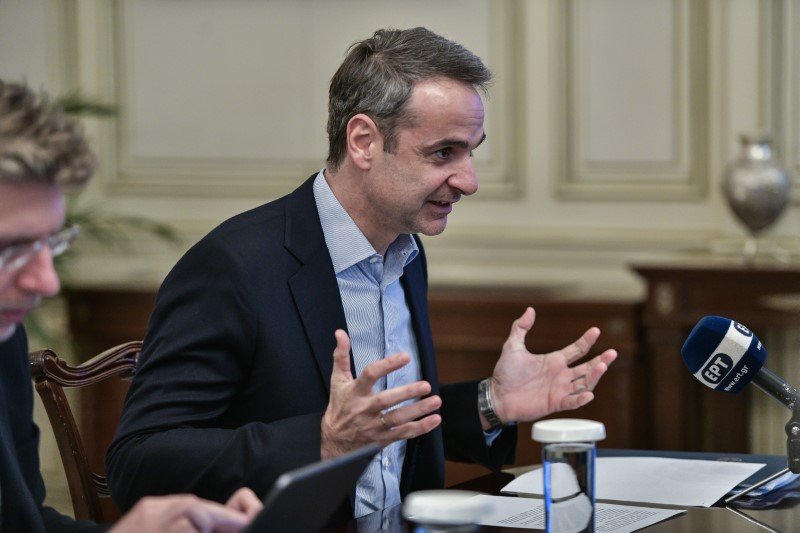 Ο Κυριάκος Μητσοτάκης και αριστερά ο Ακης Σκέρτσος -Φωτογραφία: EUROKINISSI/ΤΑΤΙΑΝΑ ΜΠΟΛΑΡΗ