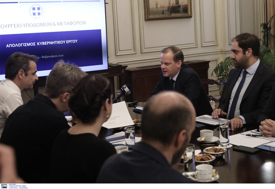 O Kώστας Αχ. Καραμανλής ενημερώνει τον Πρωθυπουργό