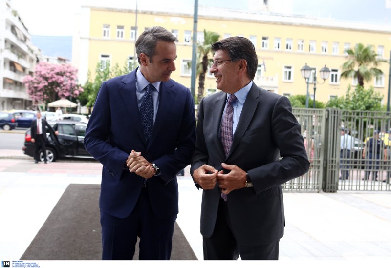 Τον Κυριάκο Μητσοτάκη υποδέχθηκε στο Μέγαρο Μουσικής ο πρόεδρος του ΣΕΒ κ. Φέσσας