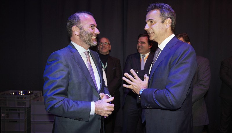 Ο Μάνφρεντ Βέμπερ με τον Κυριάκο Μητσοτάκη