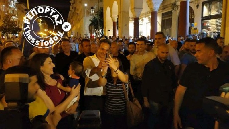 Ο Κυριάκος Μητσοτάκης ανάμεσα στους πολίτες της Θεσσαλονίκης