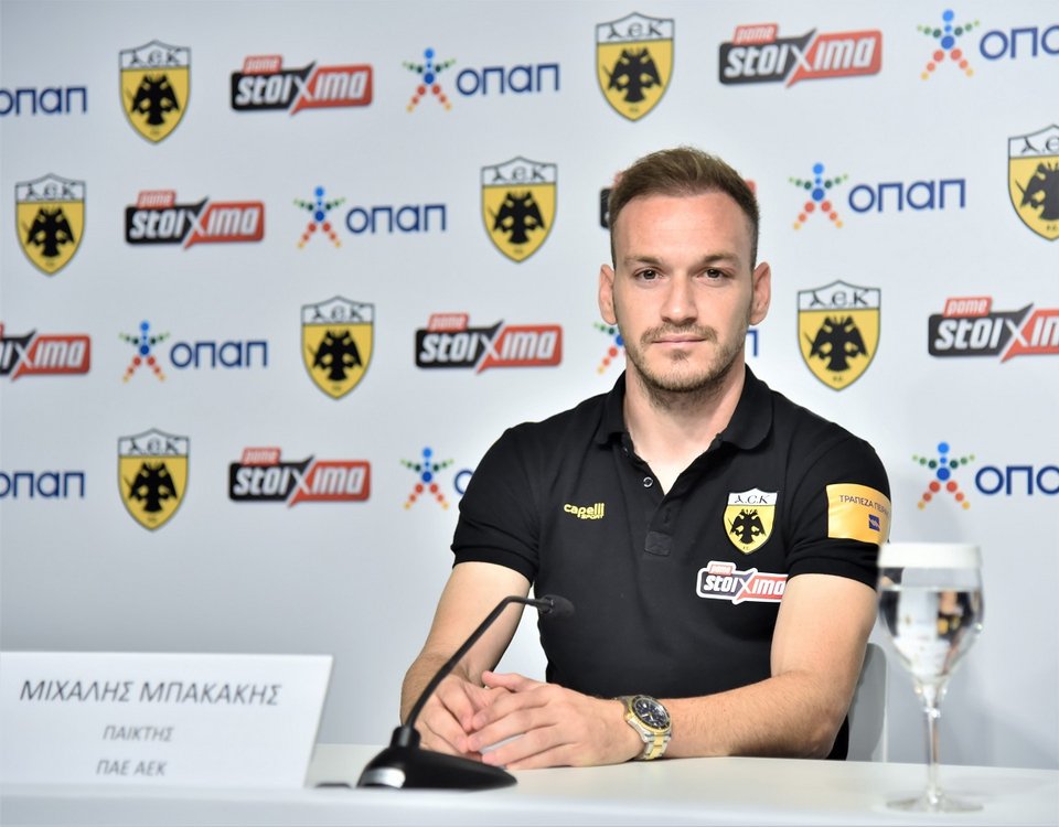 Ο Μιχάλης Μπακάκης