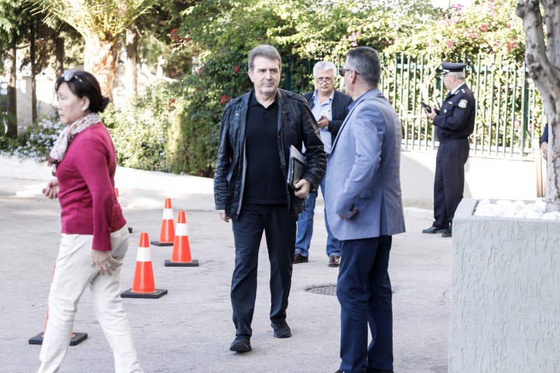 Ο Μιχάλης Χρυσοχοΐδης με δερμάτινο