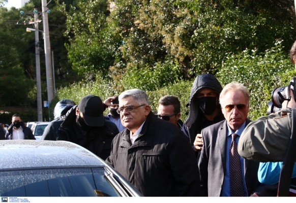 Σύλληψη του Ν. Μιχαλολιάκου στο σπίτι του στην Πεύκη-Φωτογραφία: Intimenews/ΣΤΕΦΑΝΟΥ ΣΤΕΛΙΟΣ