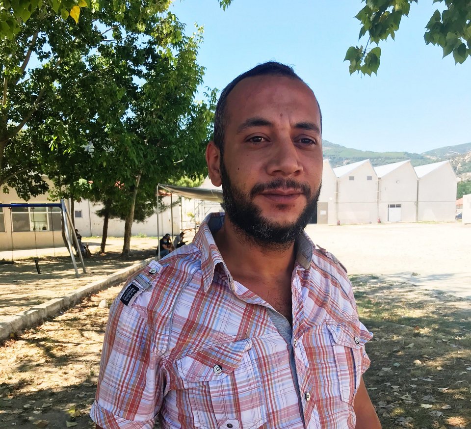 Η 80χρονη μόλις έγινε καλά έψαξε και βρηκε τον πρόσφυγα στη δομη φιλοξενίας που ζει, στην Καβάλα