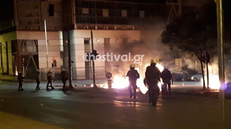 Μολότοφ στα ΜΑΤ
