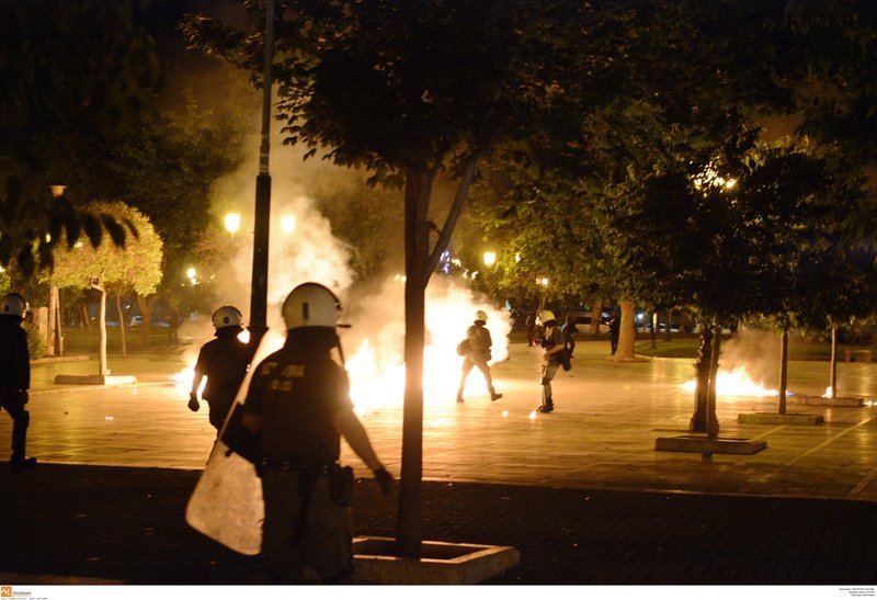 Επεισόδια με μολότοφ στο κέντρο της Θεσσαλονίκης