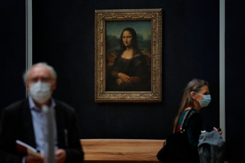 Με μέτρα προστασίας και αποστάσεις θα μπορούν οι επισκέπτες να θαυμάσουν την «Μόνα Λίζα»