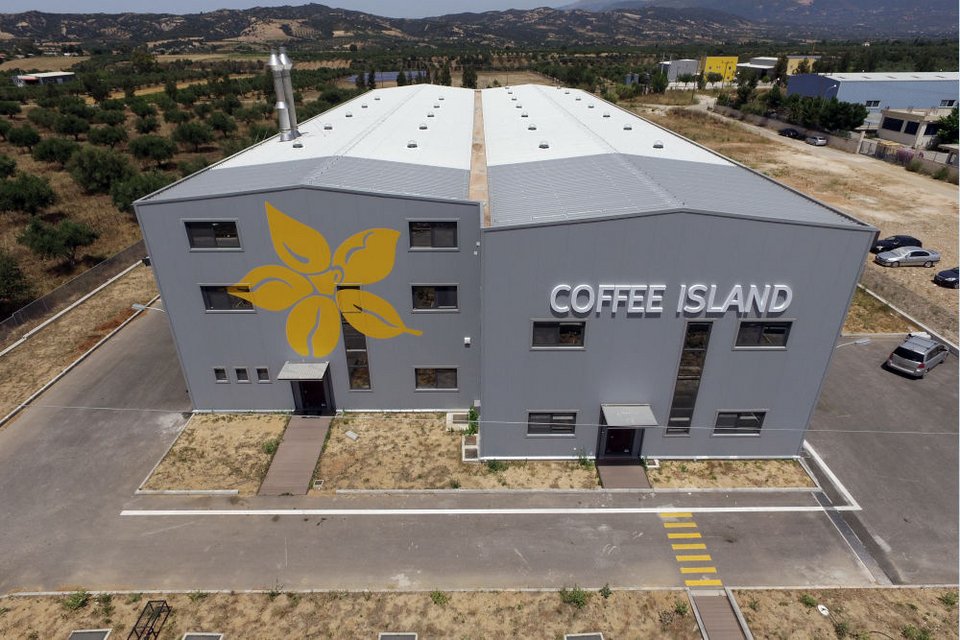 Η μονάδα παραγωγής της Coffee Island στη βιομηχανική ζώνη Πατρών