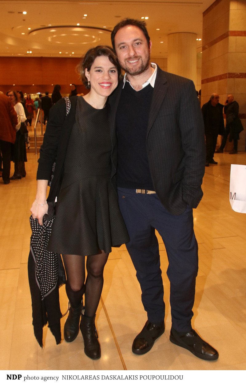 Total balck look για τη Μόνικα