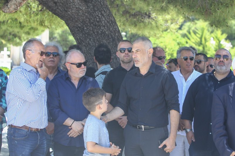 Κηδεία Νίκου Αλέφαντου