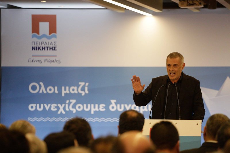 Ο Γιάννης Μώραλης μιλά στην εκδήλωση παρουσίασης του συνδυασμού του