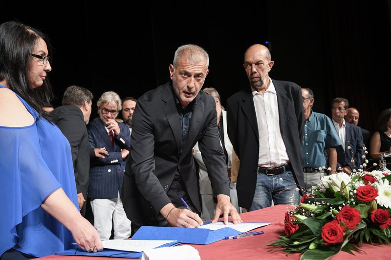 Ο Δήμαρχος Πειραιά, Γιάννης Μόραλης