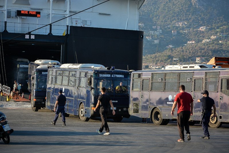 Μόρια ΜΑΤ φτάνουν στη Μυτιλήνη