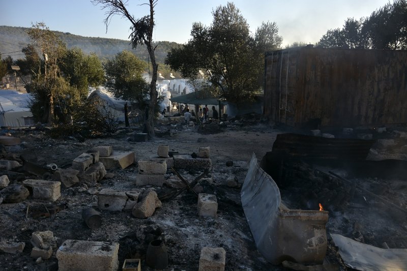 Μόρια καταστροφές από τη φωτιά